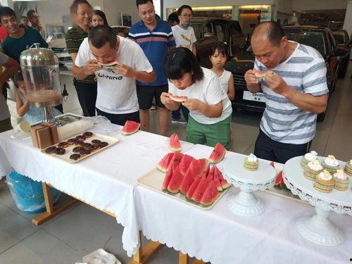 跟叔叔比赛吃瓜,我与叔叔的吃瓜大赛