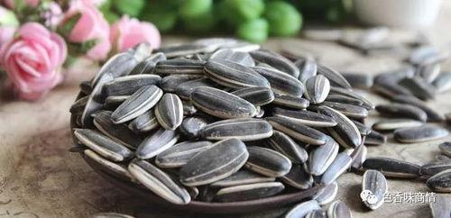 吃瓜抓瓜子图,吃瓜抓瓜子的趣味瞬间